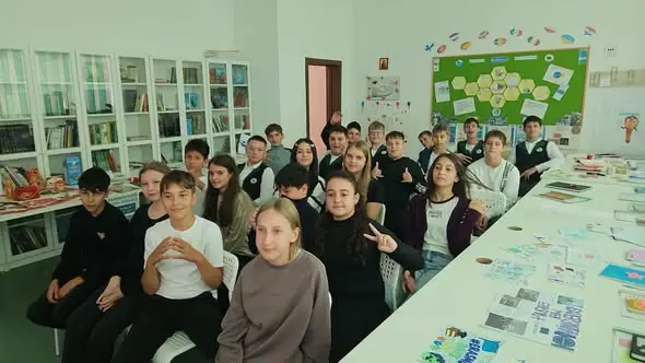 Uczniowie z klasy 6b świętują ErasmusDays – lekcja online z rówieśnikami z Rumunii