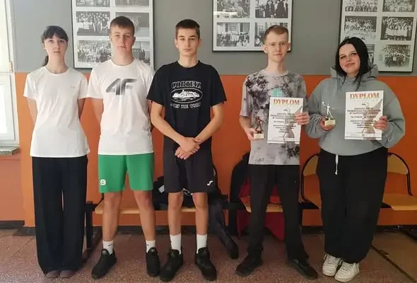 Tenis stołowy: wicemistrzostwo i brąz dla szkoły z Jastrzębia